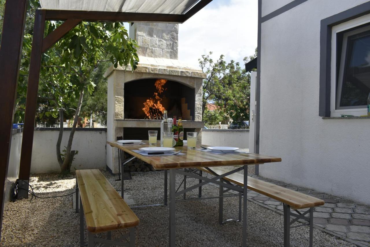 Apartmani Cvangic Vir Exterior foto