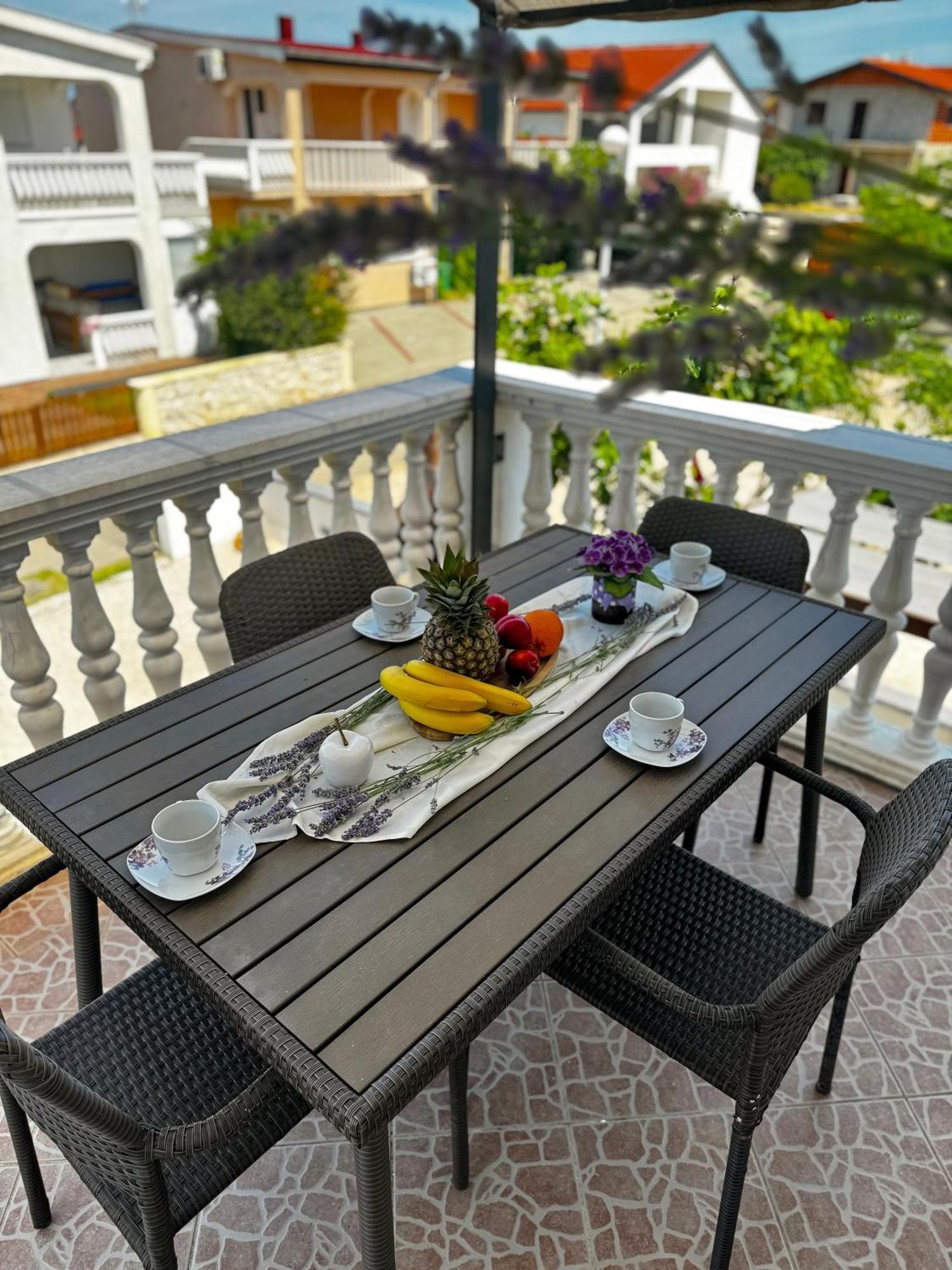 Apartmani Cvangic Vir Exterior foto